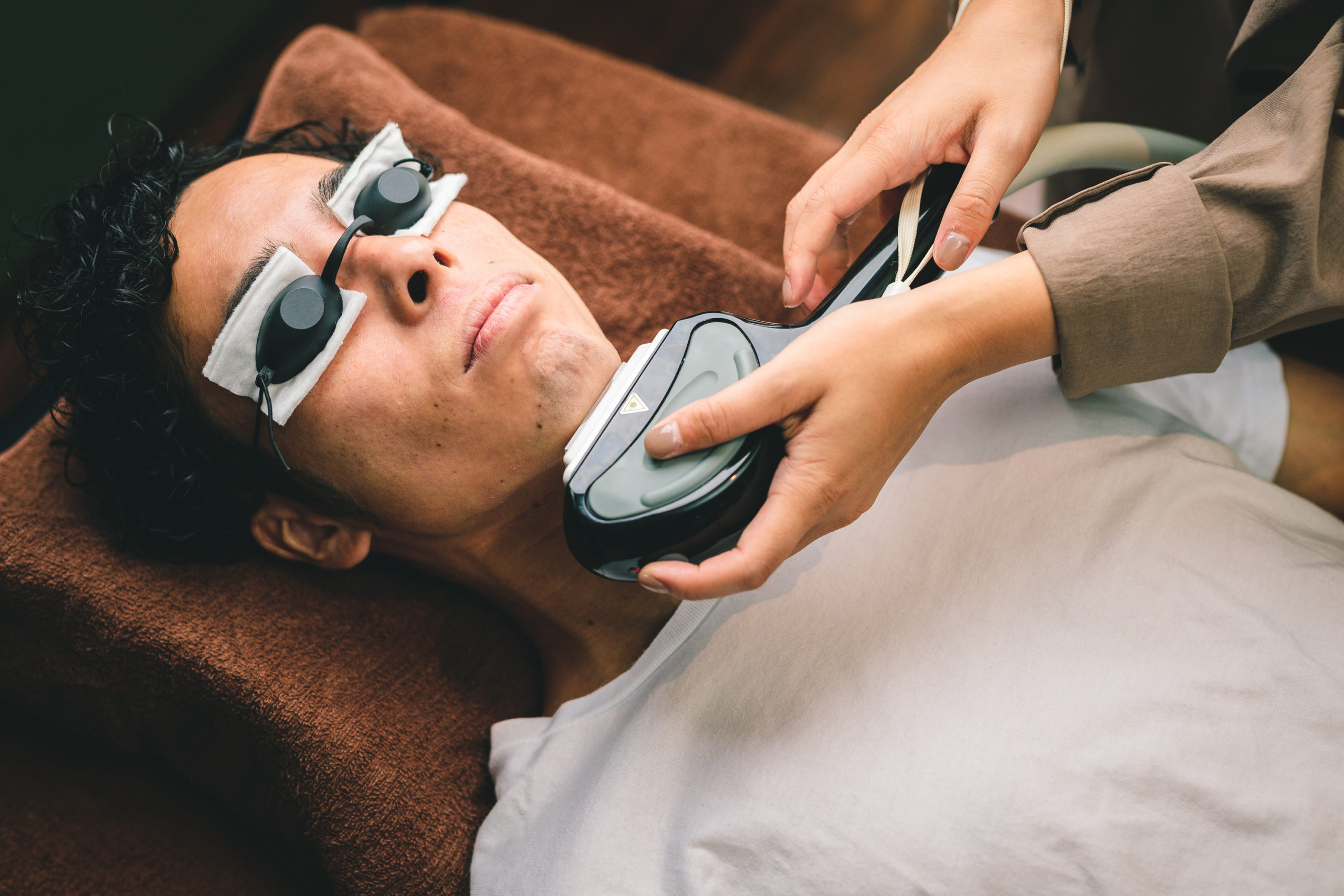 喉脱毛はリスクが高い!?】脱毛の目安回数や費用、メリットなどを徹底解説します｜京都市五条・河原町でVIOや全身脱毛を行うメンズ脱毛サロン